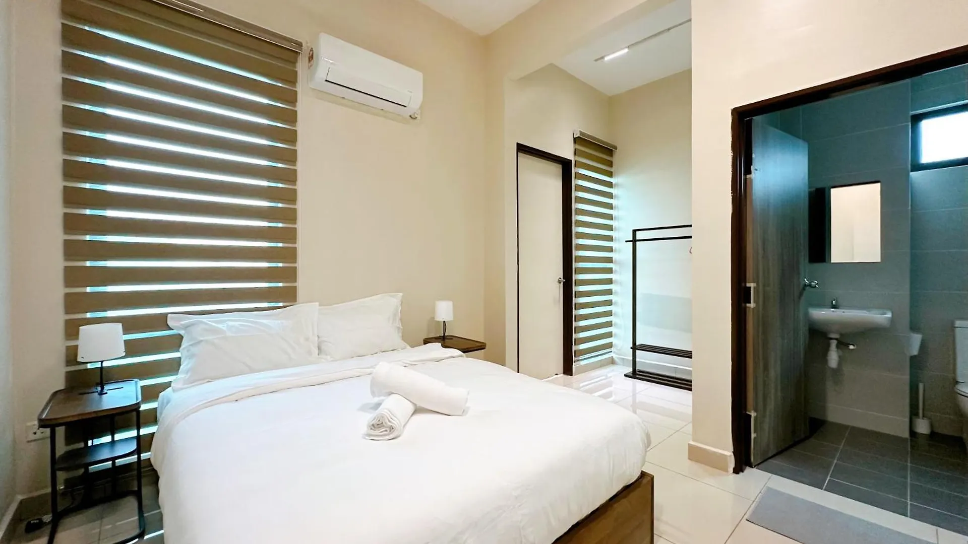 12Pax-4Br3.5Ba2Lvr/Bm/Juru/100In Proj/Autocity/Ikea Simpang Ampat  Vakantiehuis